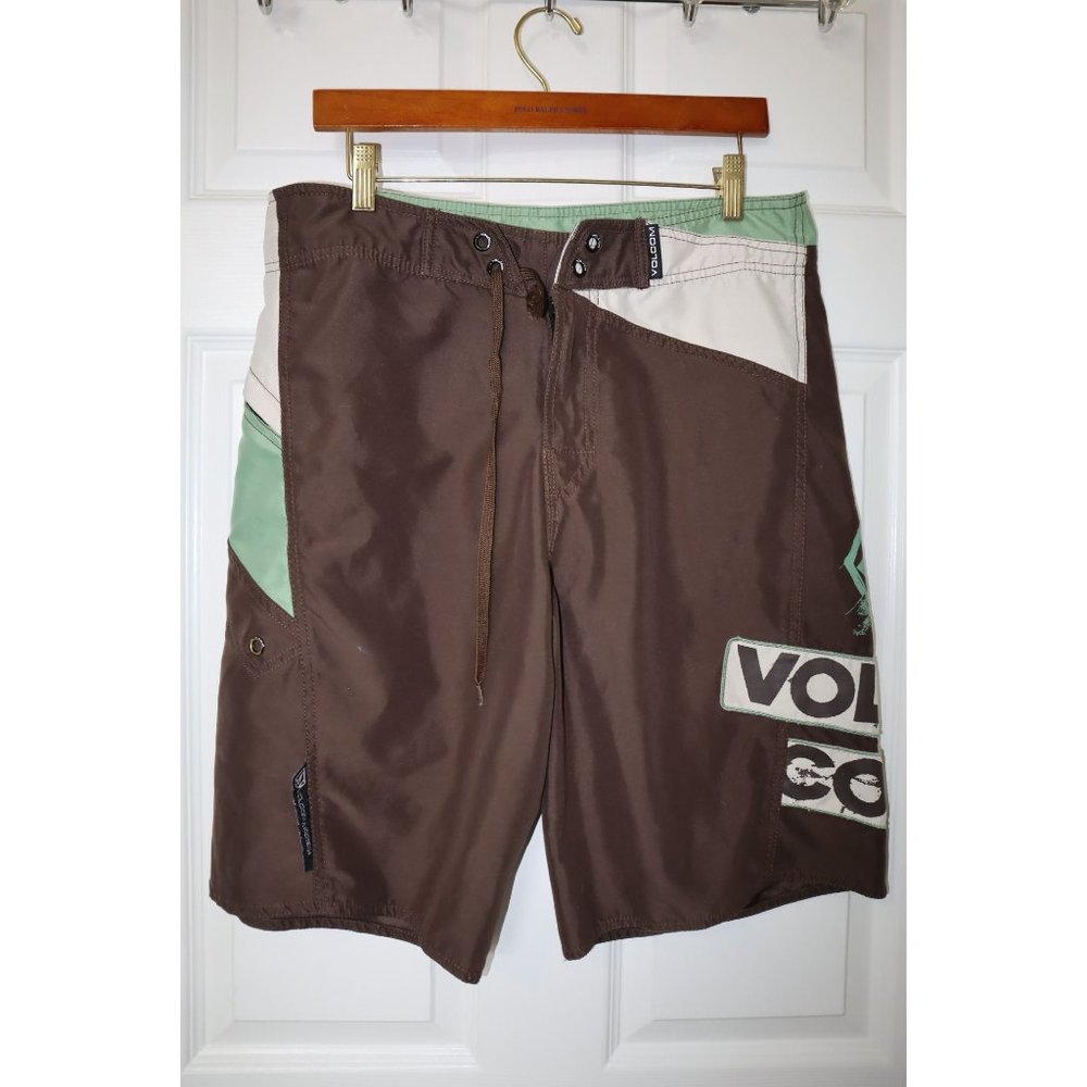 Mens Volcom board shorts size 33